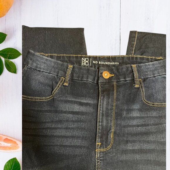 No Boundaries High Rise Raw Hem Cropped Straight Jeans - Picture 4 of 7